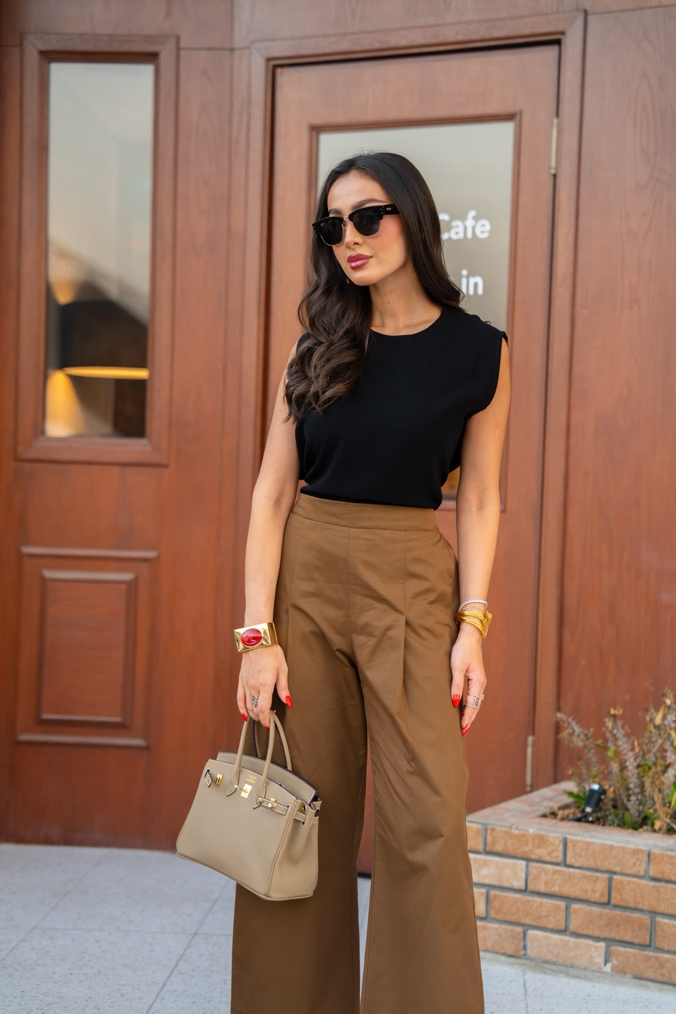 A blouse and crepe pants set.C:250