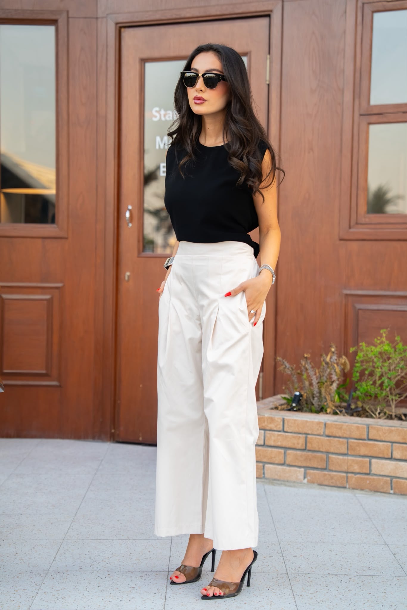 A blouse and pants set.C:250