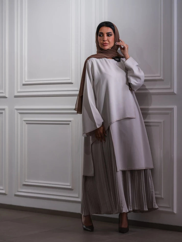 ABAYA LIGHT BIEGE PLEATED WITH SMALL BROWN BELT C:6455 BEAGE