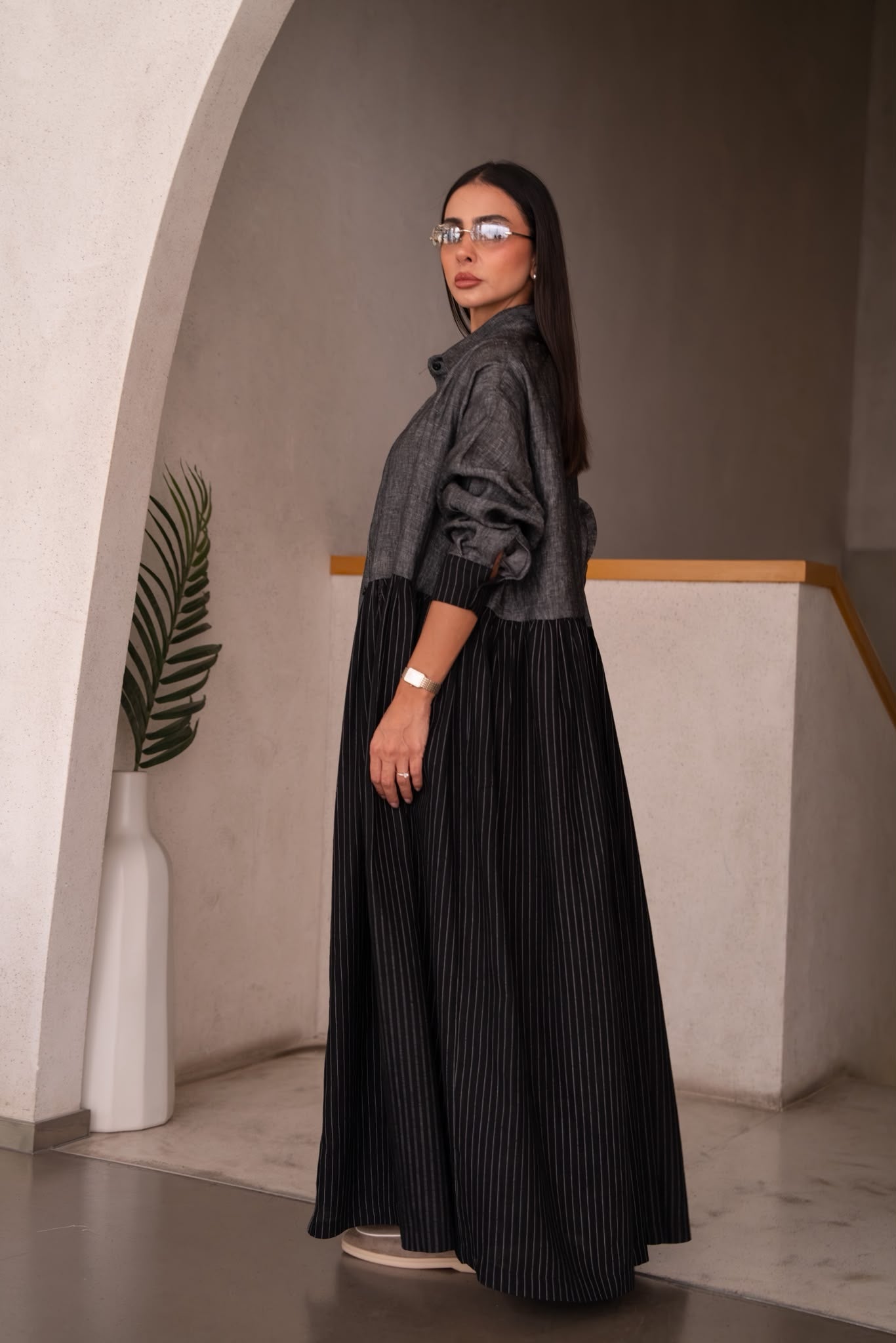Linen abaya in gray and black.C:6821