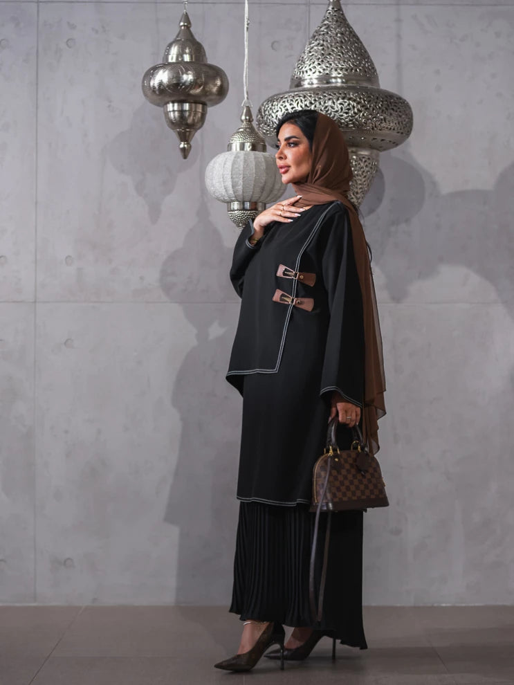 ABAYA BLACK PLEATED WITH SMALL BROWN BELT C:6455 BLACK
