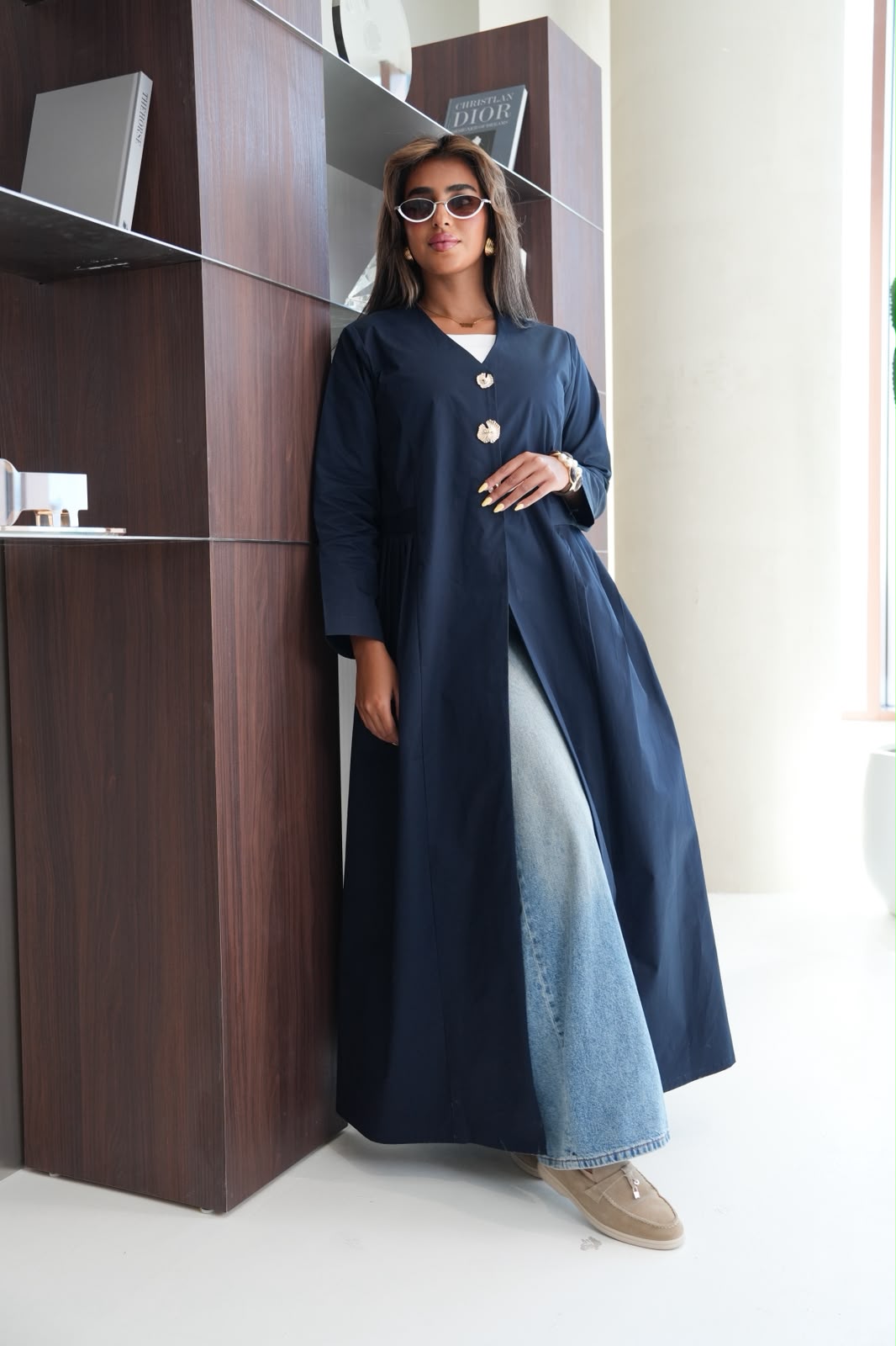 Crepe abaya in navy blue.C:6814
