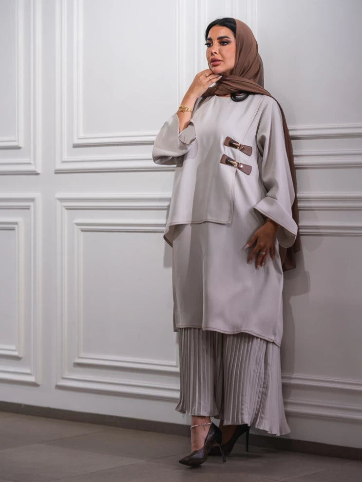 ABAYA LIGHT BIEGE PLEATED WITH SMALL BROWN BELT C:6455 BEAGE
