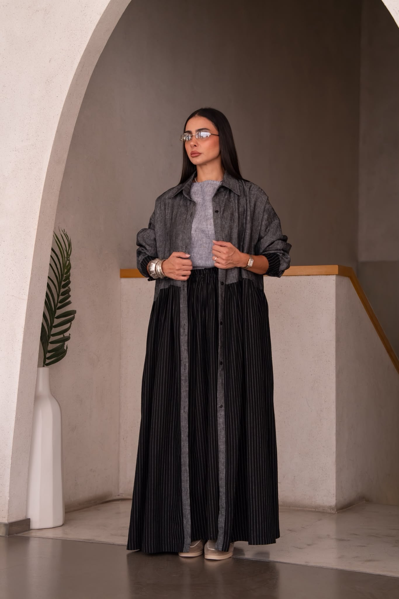 Linen abaya in gray and black.C:6821