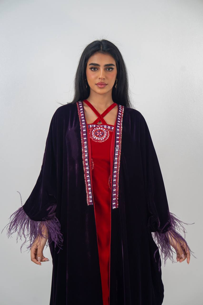 Velvet set with hand embellishment, consisting of a bisht and dress.C:6717