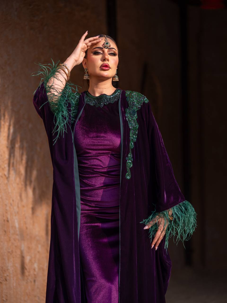 طقم بشت مع فستان ،مخمل باللون البنفسجي مع شك يدوي . C:6715