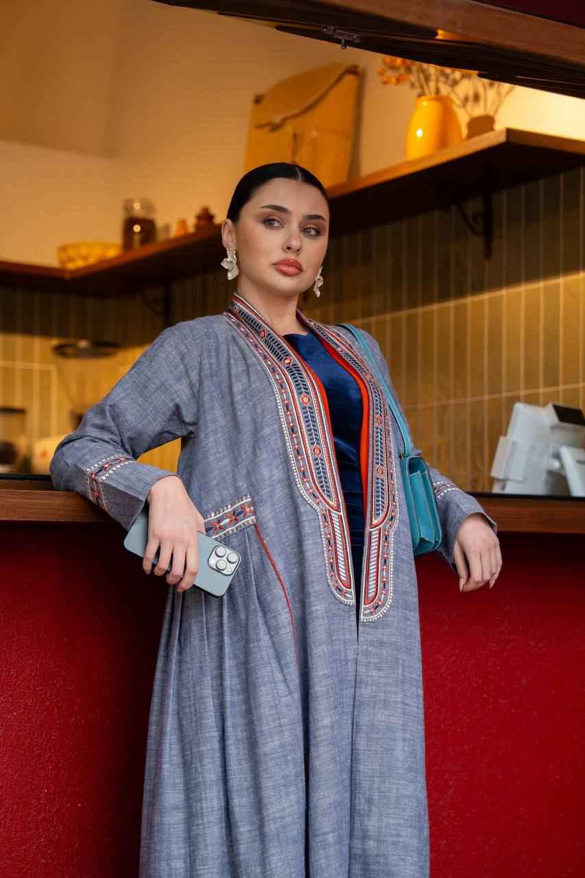 Linen abaya in gray with embroidery. C:6750