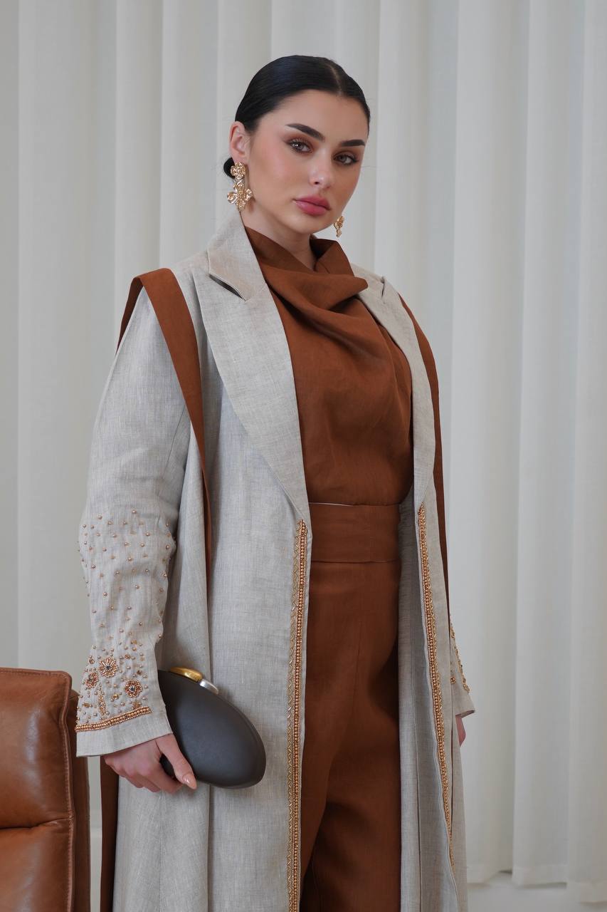 عباية بليزر لينن باللون البيج مع شك يدوي . C:6751