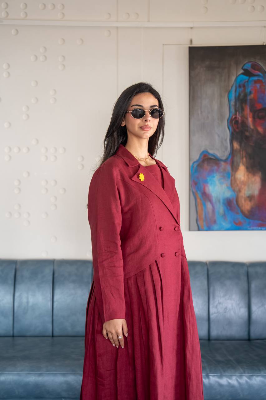 عباية بخام اللينن باللون الاحمر . C: 6776 red