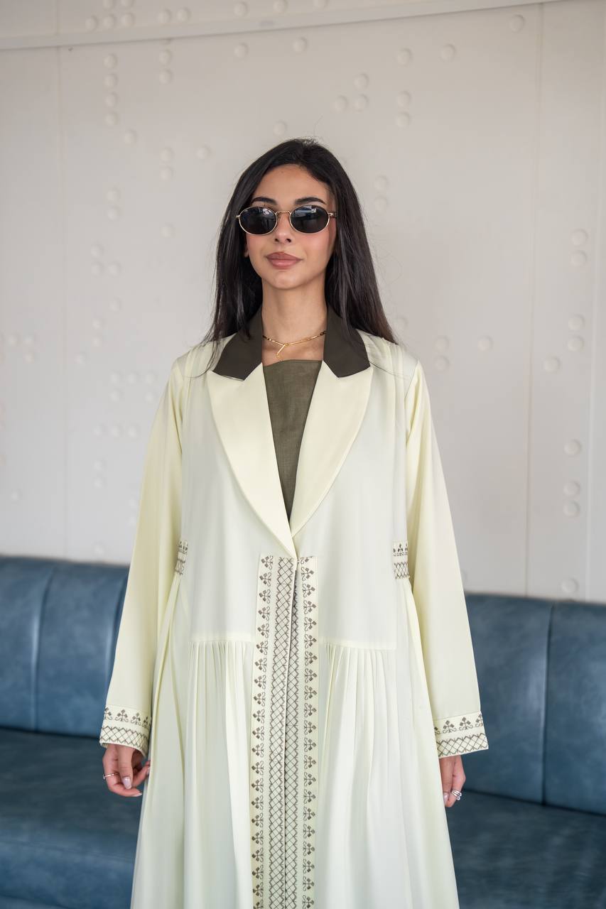 عباية بليزر كريب باللون الاصفر . C:6788