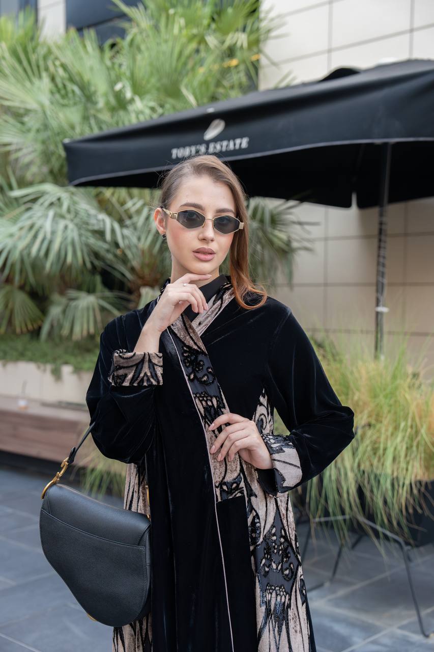 Black velvet abaya. C:6697