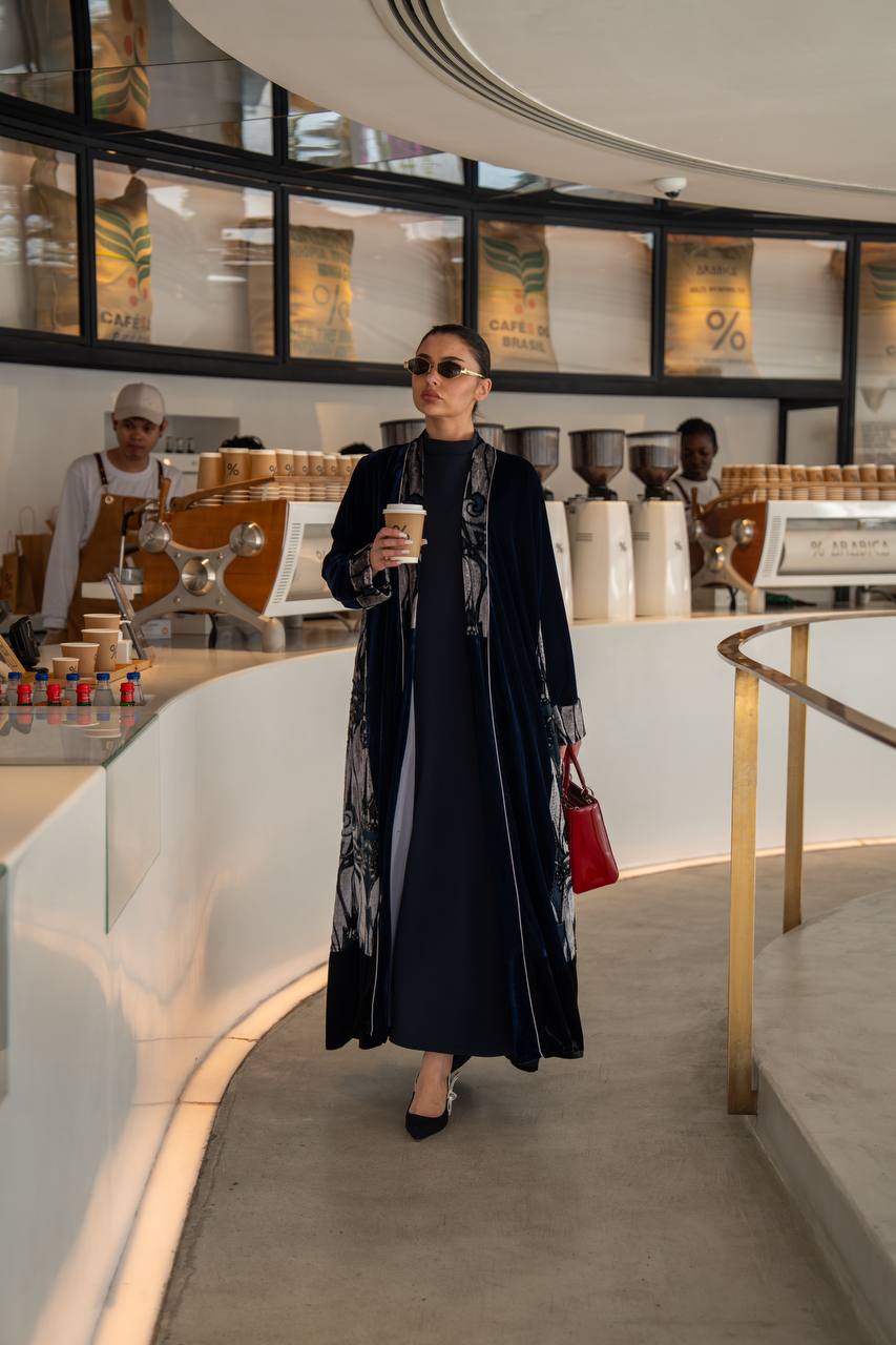 Plain velvet abaya with patterned velvet, in navy blue. C:6697 Blue