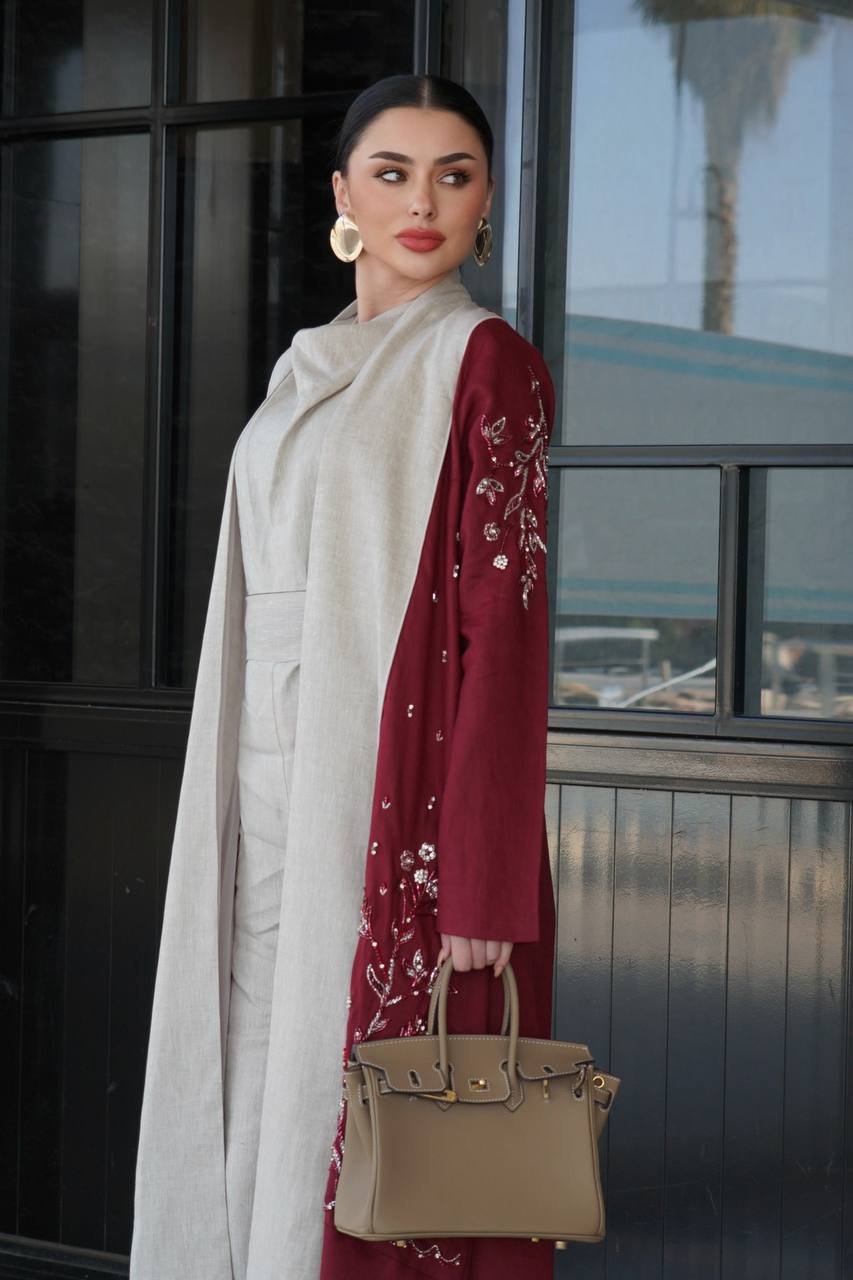 عباية لينن باللون العنابي مع شك يدوي . C:6753