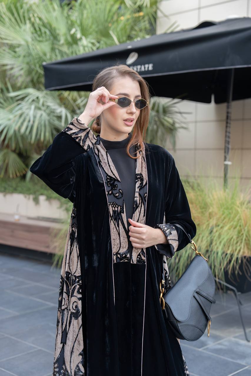 Black velvet abaya. C:6697