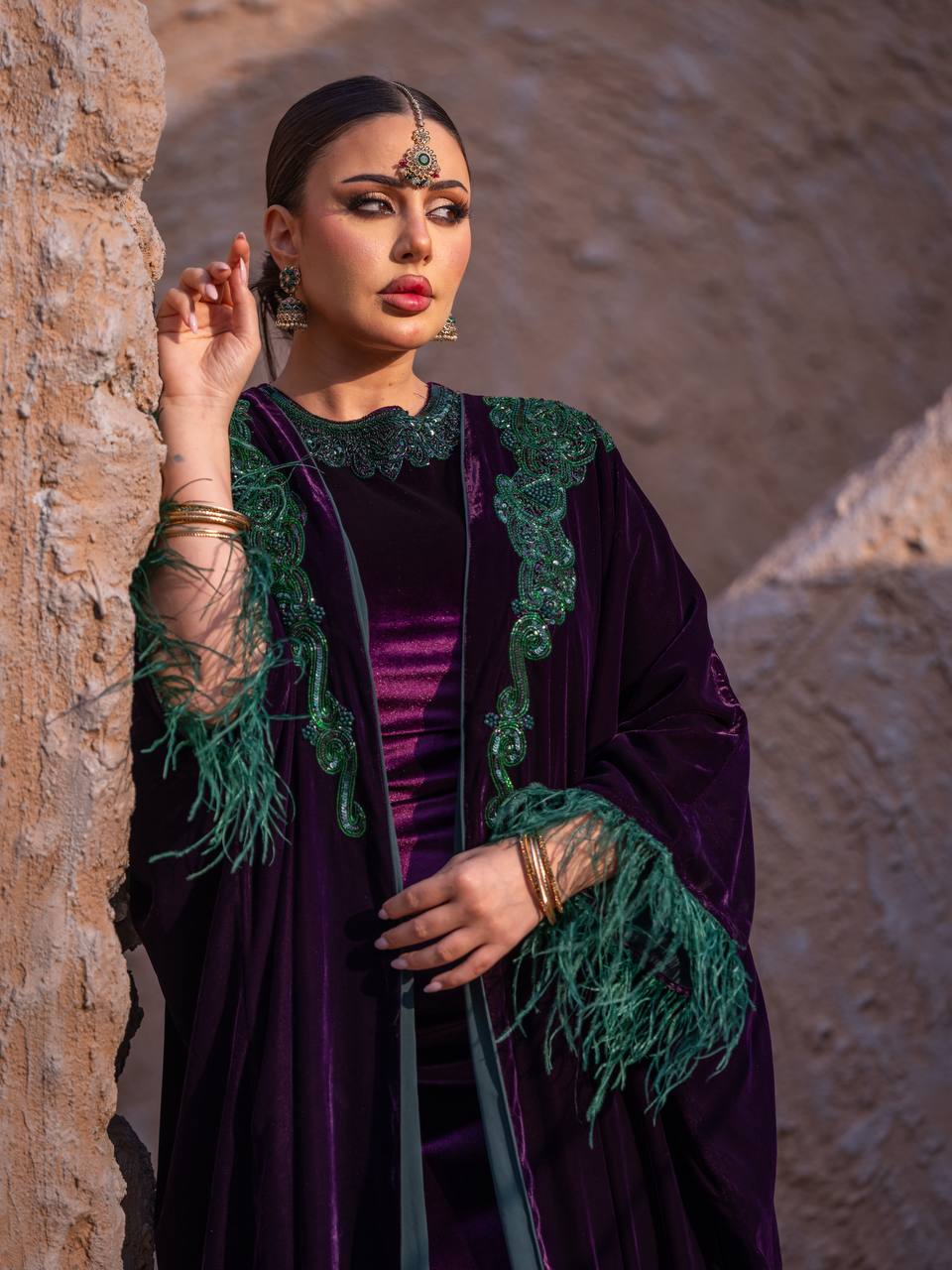 طقم بشت مع فستان ،مخمل باللون البنفسجي مع شك يدوي . C:6715