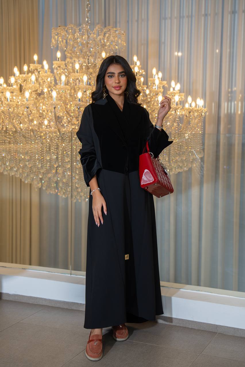 Crepe abaya with velvet, in black.C:6705