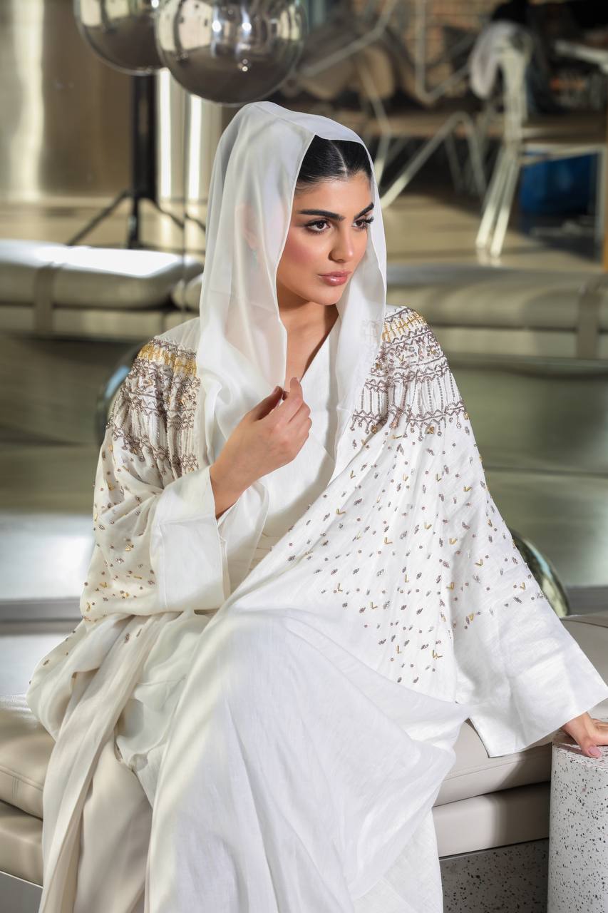 عباية بشت بخام كريب ابيض مع شك يدوي C:6361 White