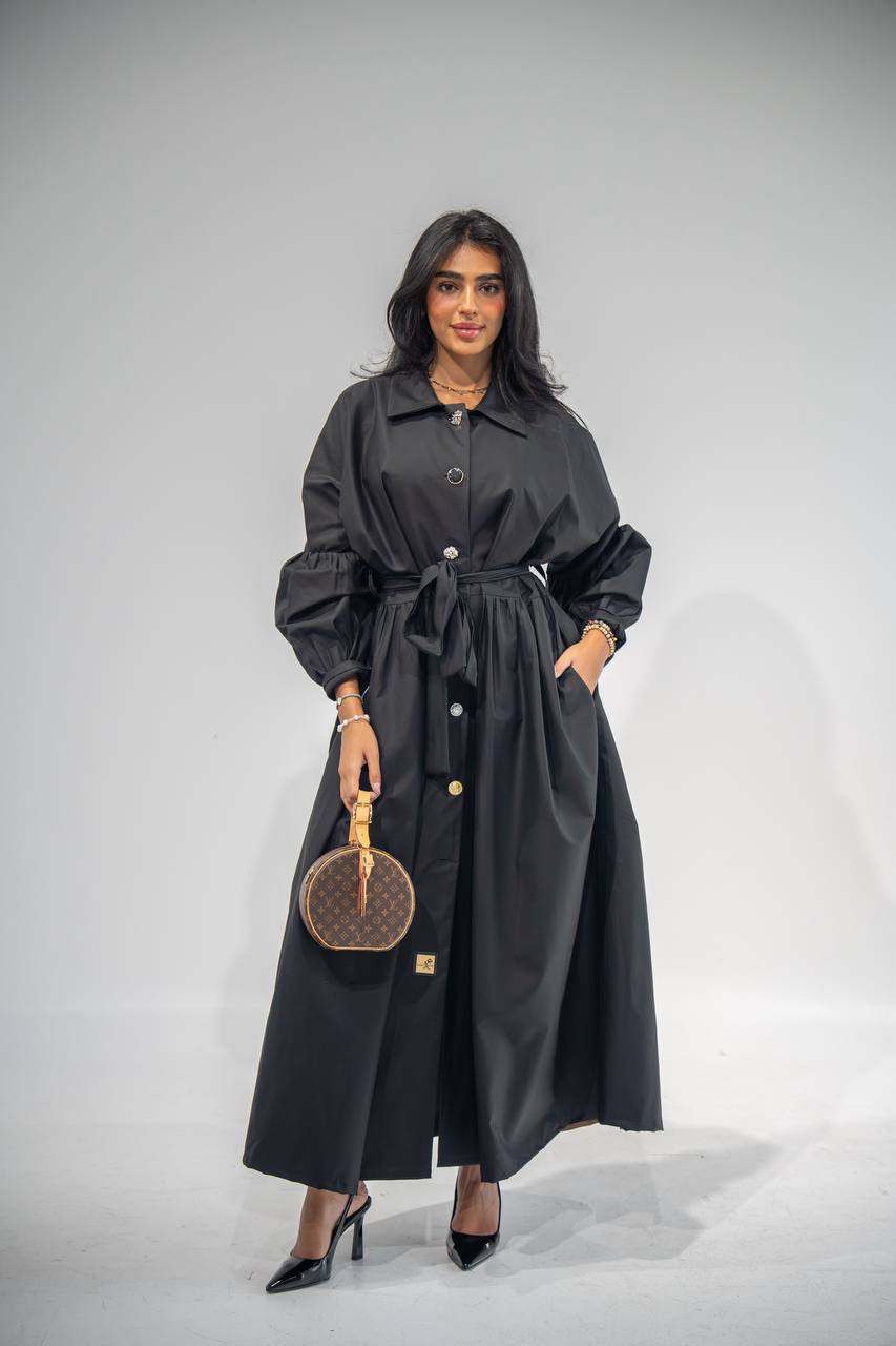 Elegant free size trench coat, in black. C:6685 Black