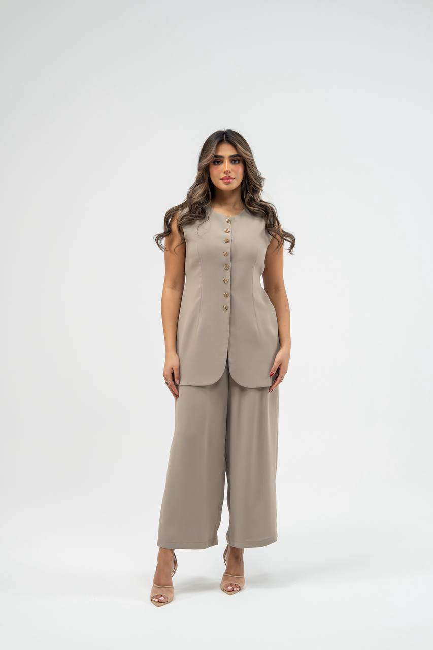 Vest and trousers set, crepe in beige. C: 234