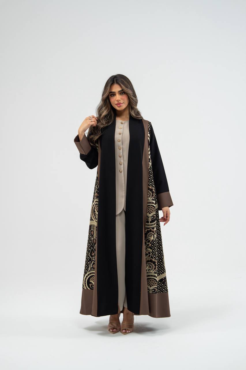 عباية كريب باللون الاسود مع تطريز. C:6725 black crepe