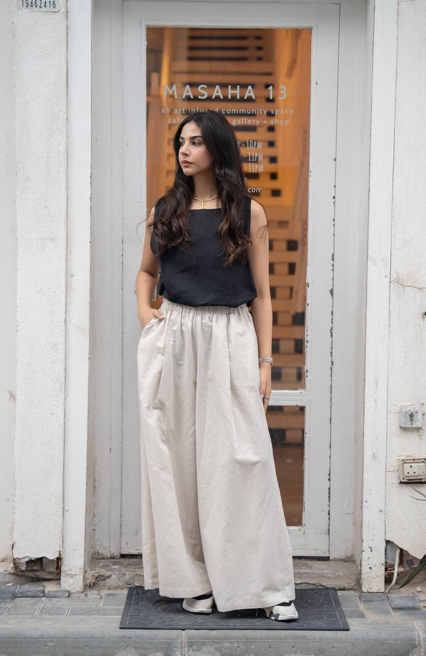 Linen set consisting of a blouse and trousers. C:235