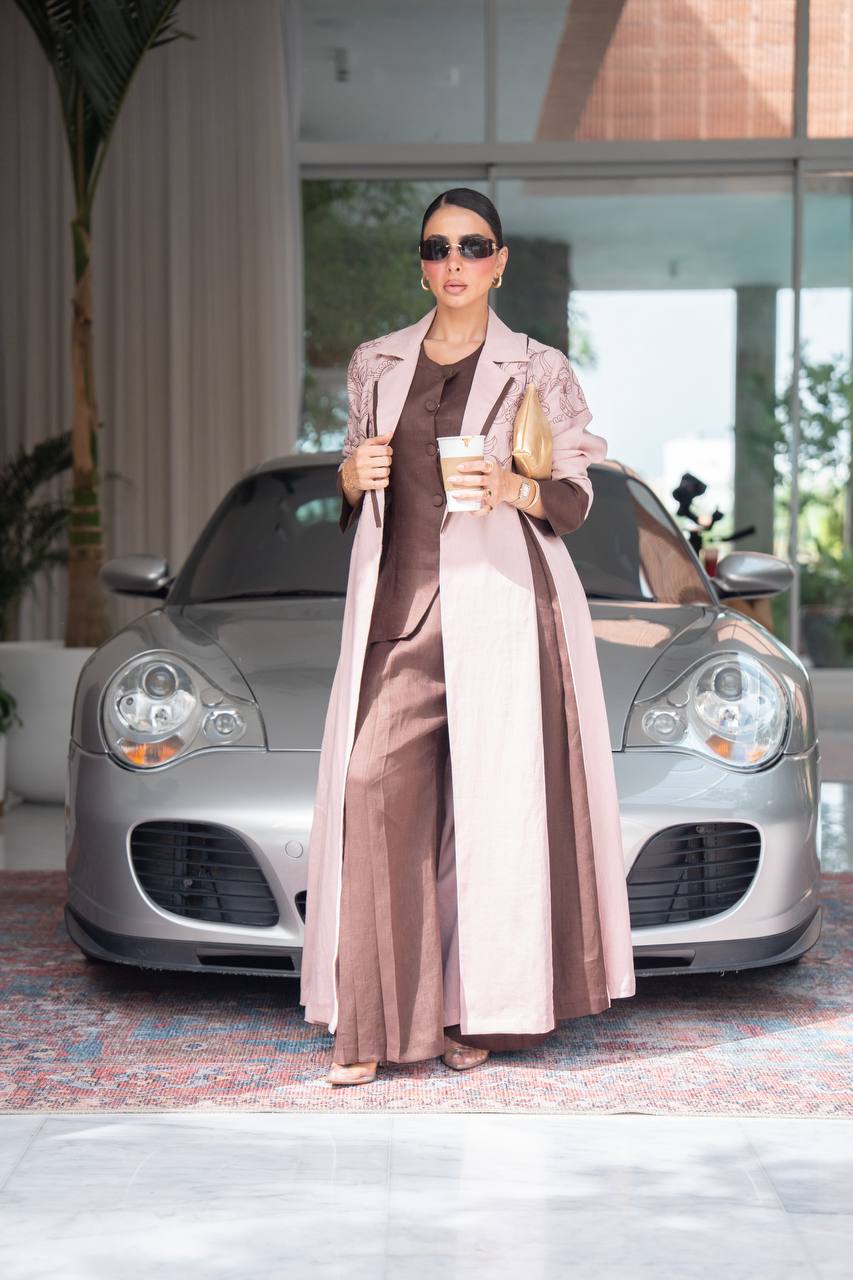 عباية بليزر لينن باللون اللحمي مع تطريز .C:6793