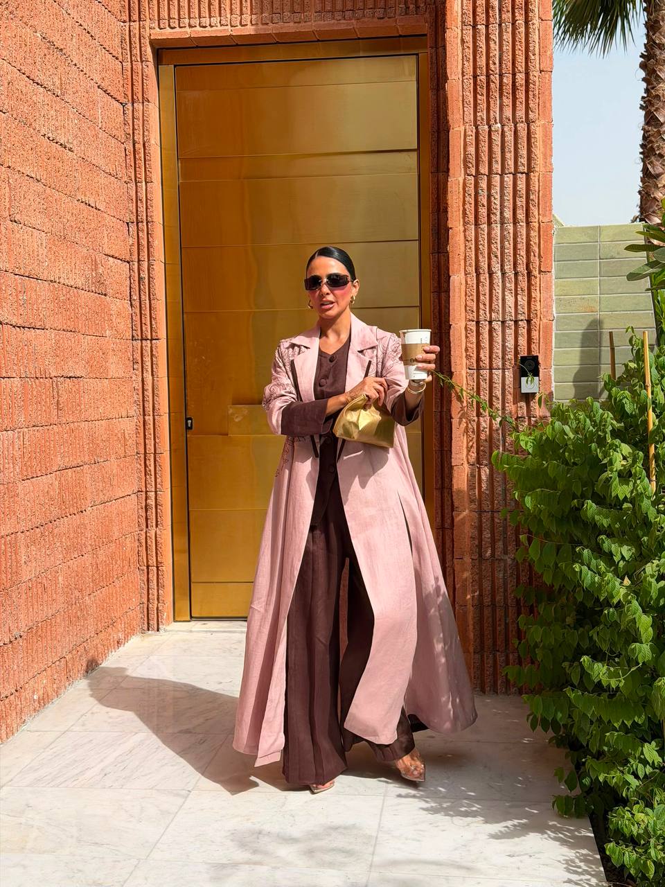 Flesh-colored linen blazer abaya with embroidery.C:6793