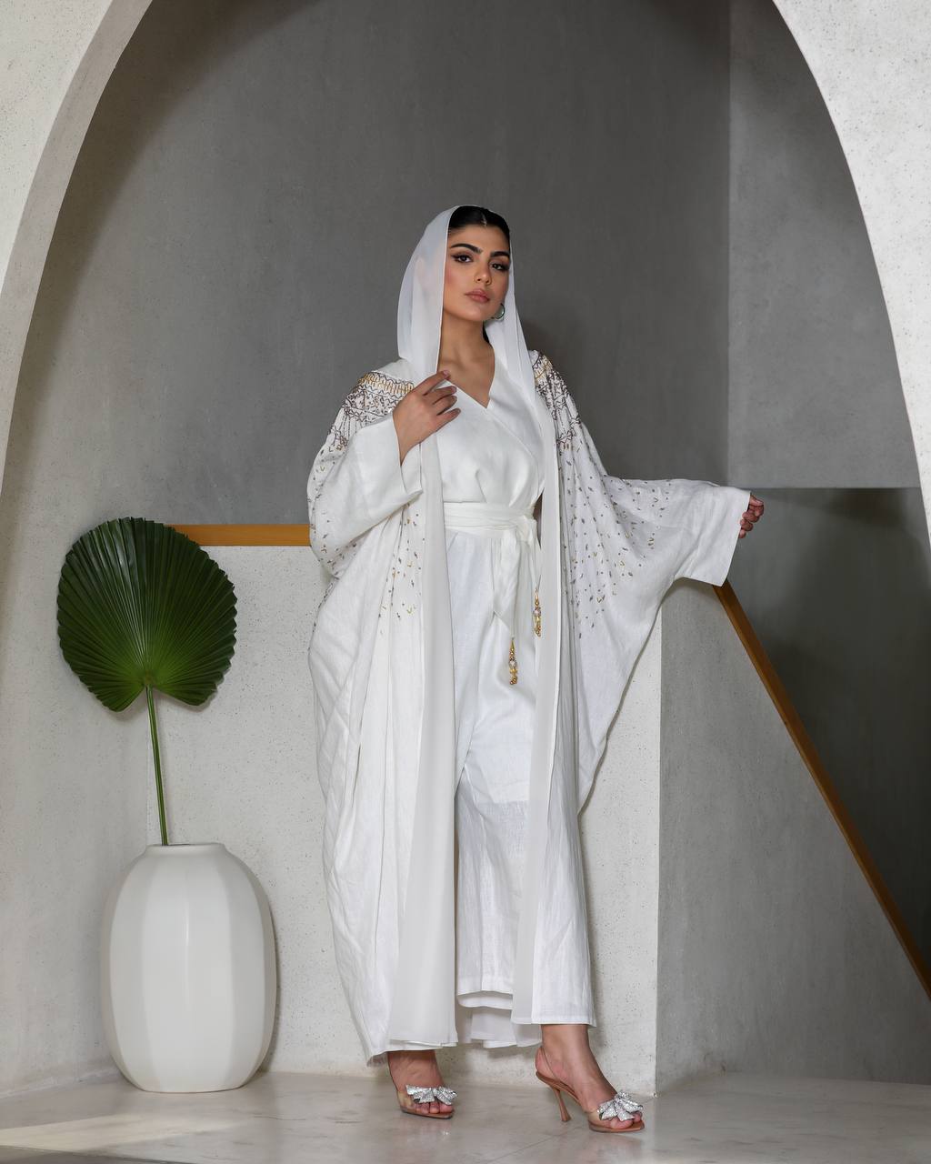 عباية بشت بخام كريب ابيض مع شك يدوي C:6361 White