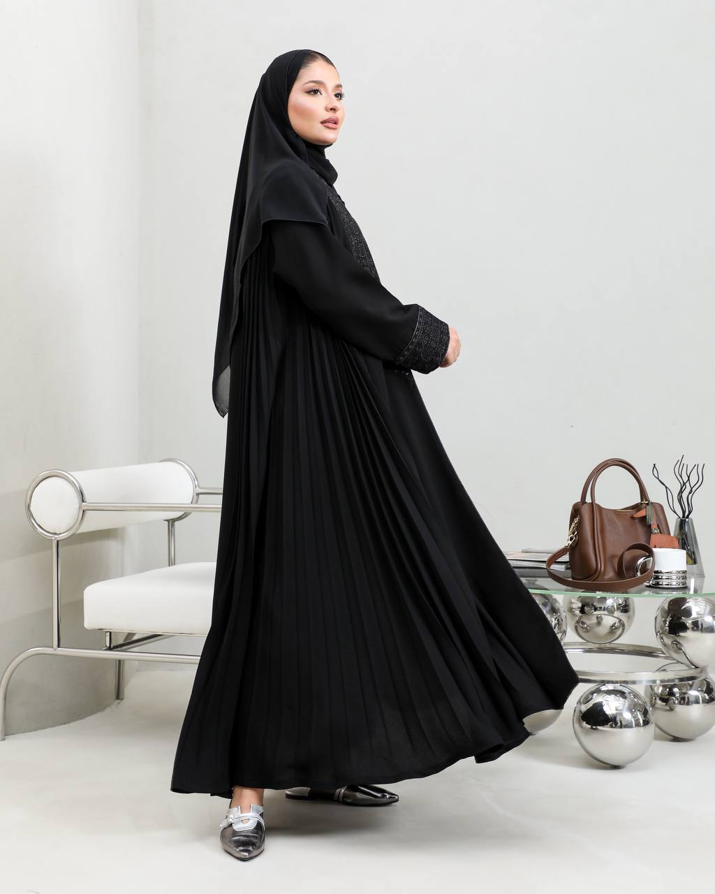 Black abaya, made of luxurious crepe fabric with embroidery C:6659