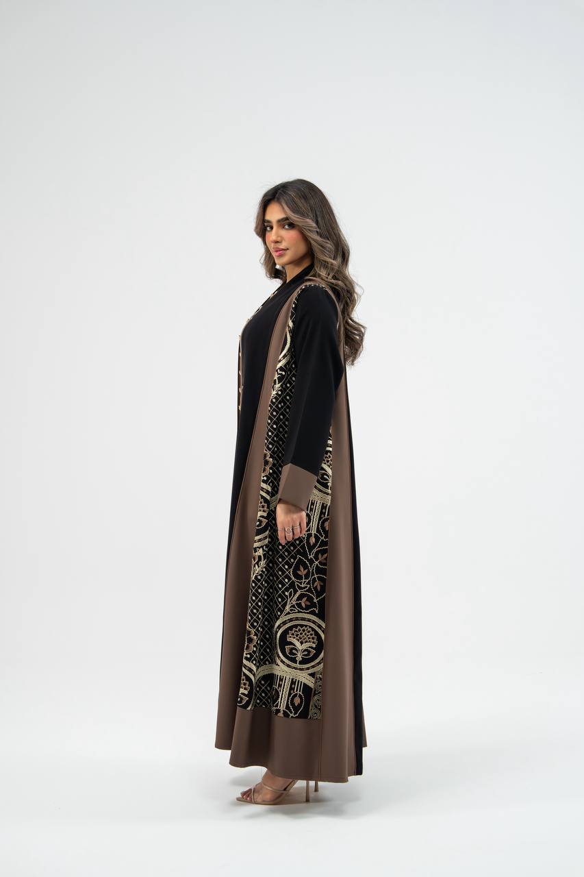 عباية كريب باللون الاسود مع تطريز. C:6725 black crepe