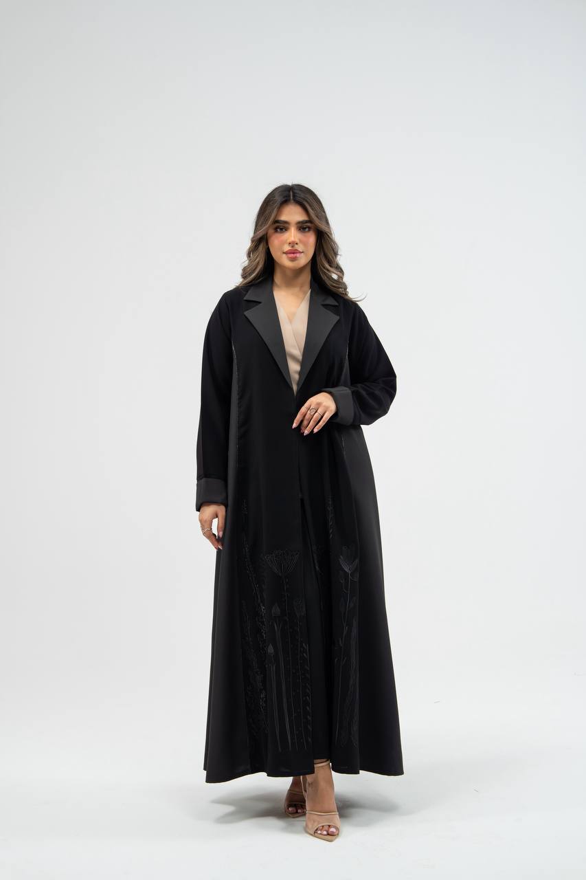 عباية بخام كريب باللون الاسود مع تطريز . C: 6712 black crepe