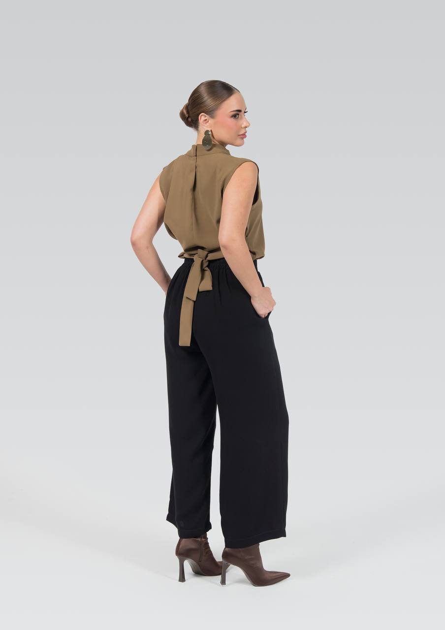 Blouse and trousers set.C:260