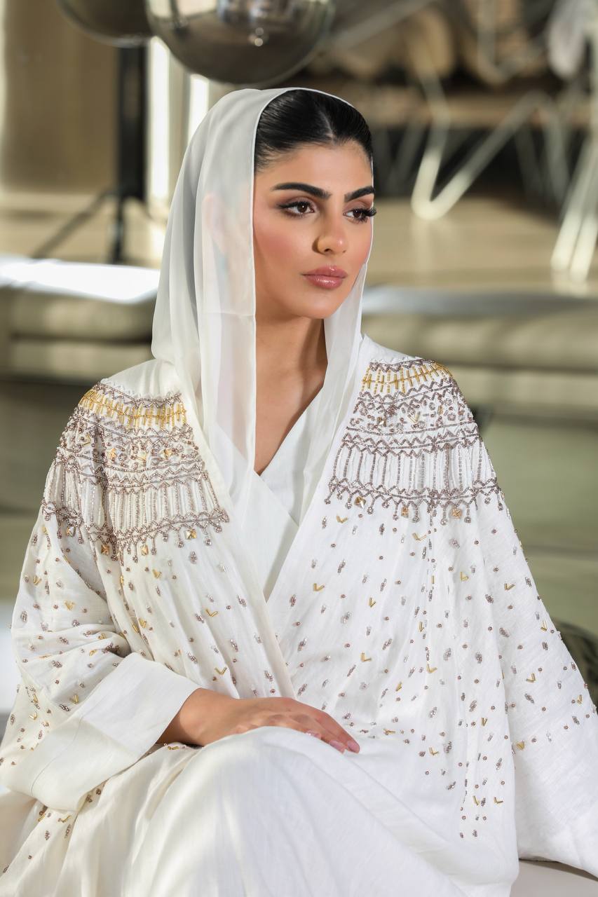 عباية بشت بخام كريب ابيض مع شك يدوي C:6361 White