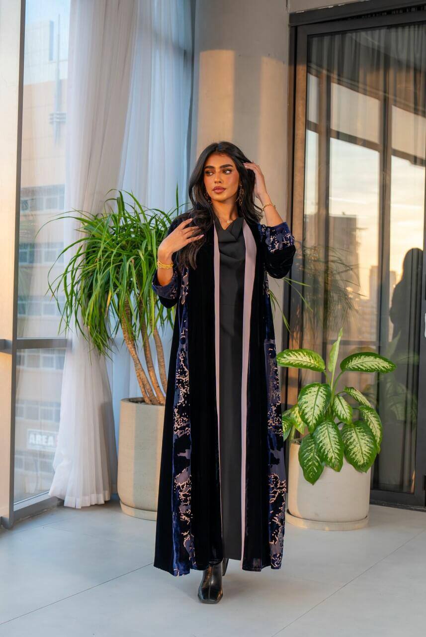 Plain velvet abaya in navy color with floral velvet C:6573