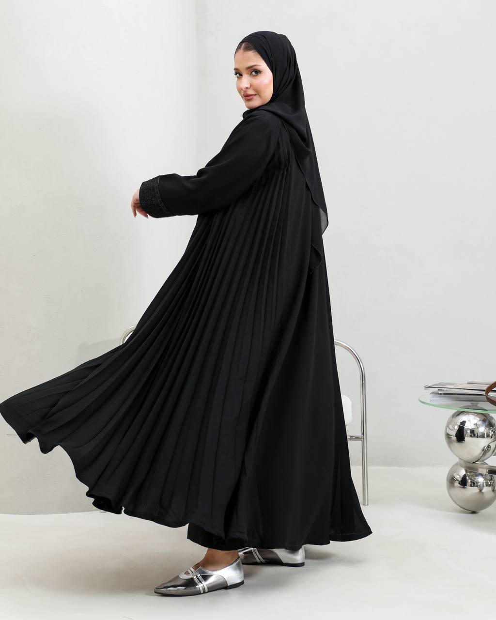 Black abaya, made of luxurious crepe fabric with embroidery C:6659