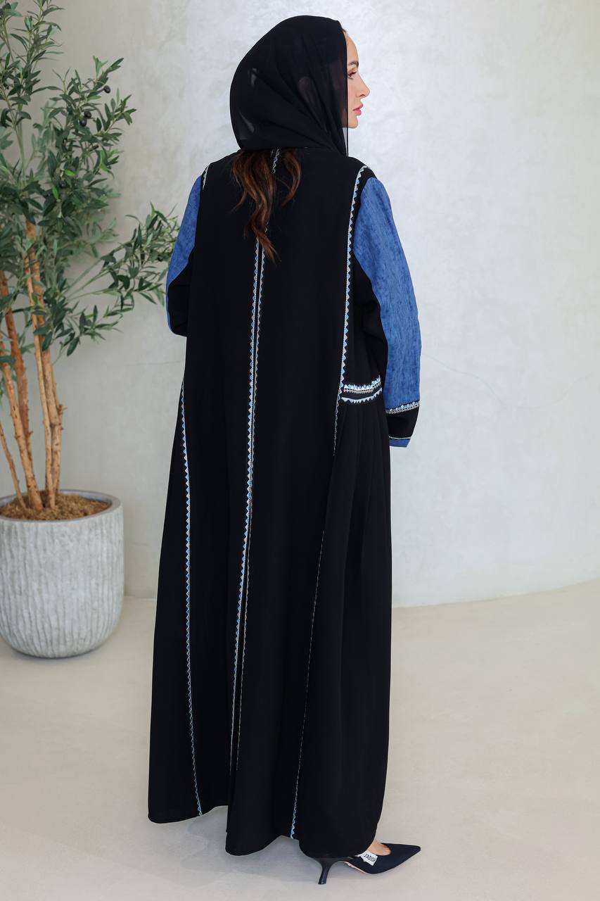 عباية بخام كريب ،باللون الاسود مع تطريز ازرق C:6672