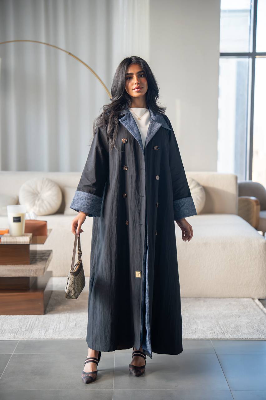 Black free size trench coat with jeans details. C:6656