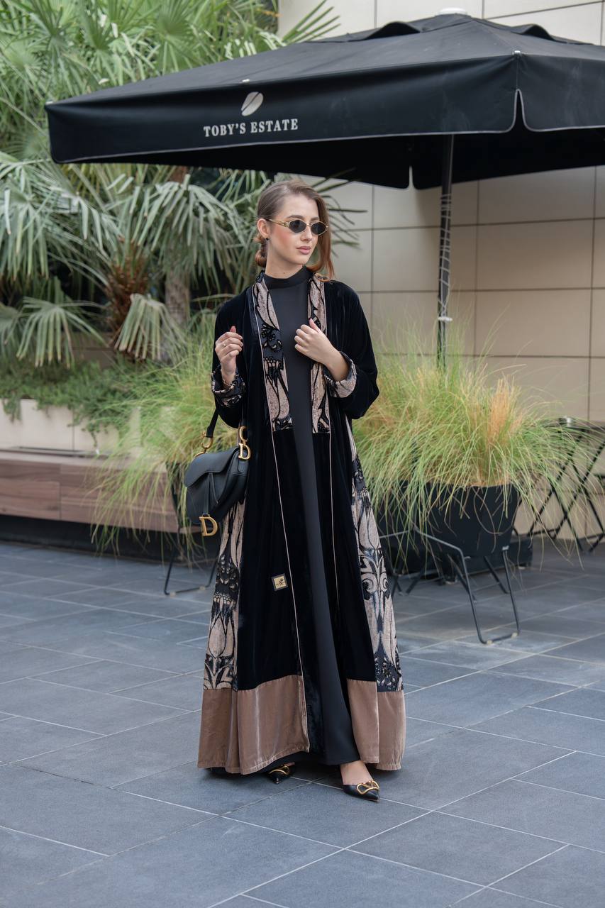 Black velvet abaya. C:6697