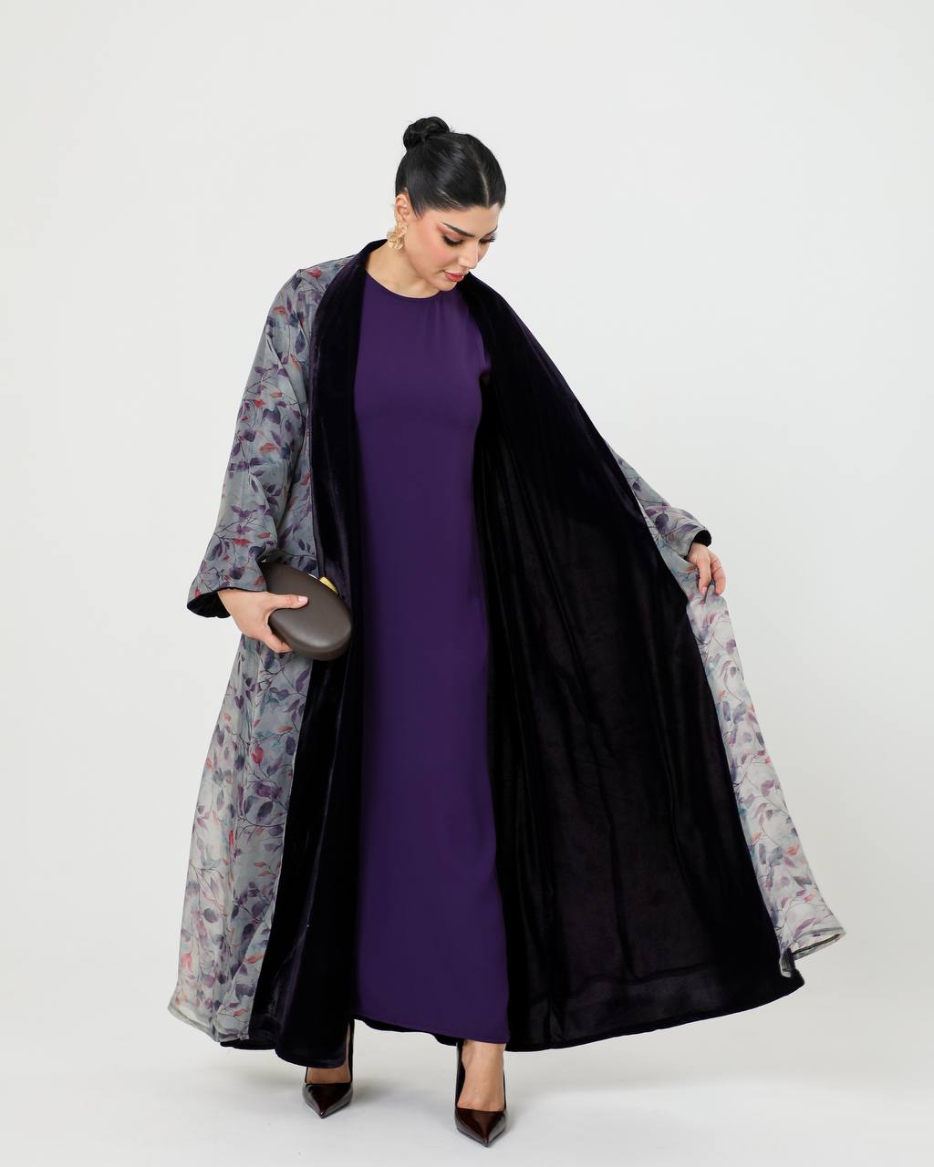 Double-face abaya made of organza fabric with purple velvet.C:6727