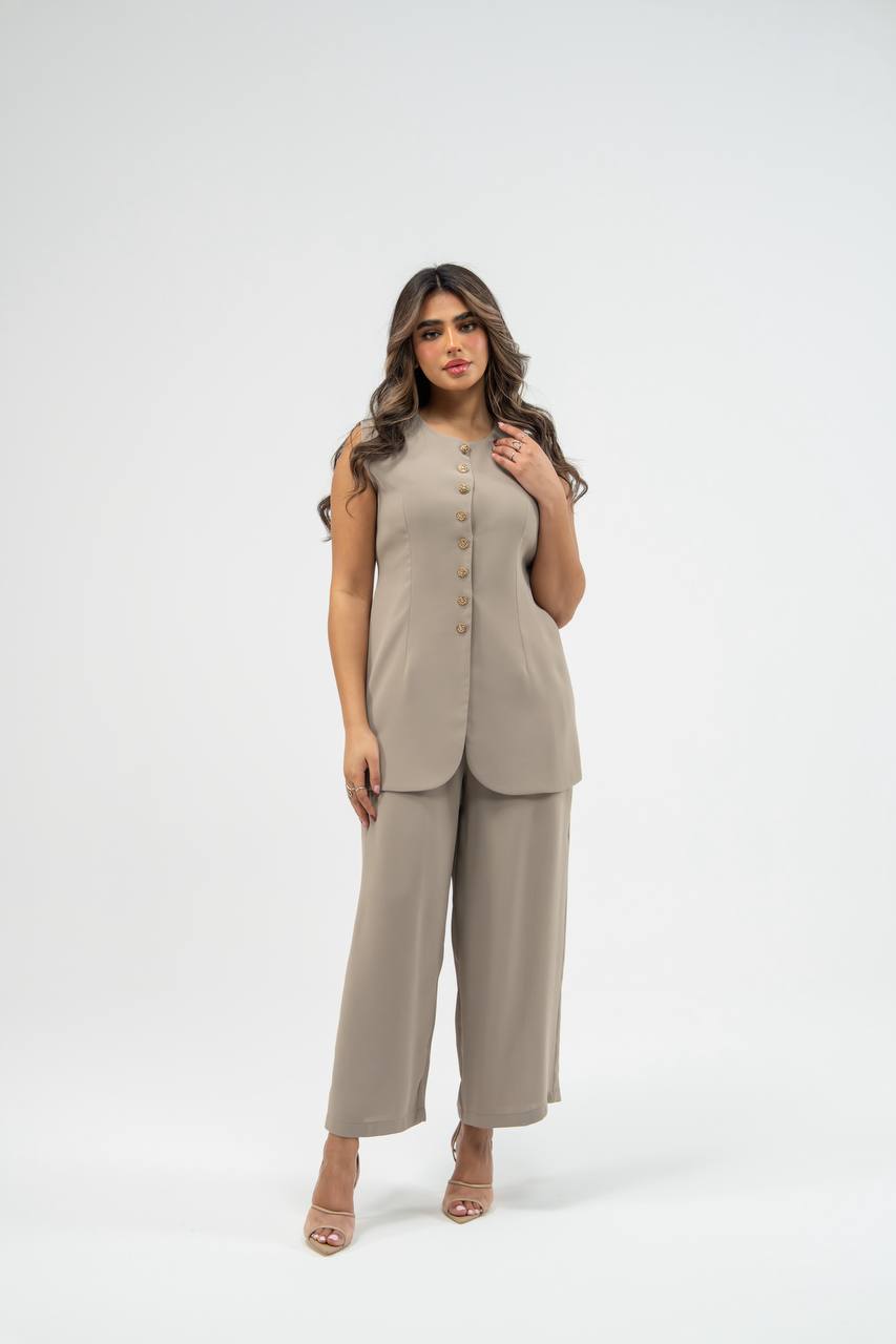 Vest and trousers set, crepe in beige. C: 234