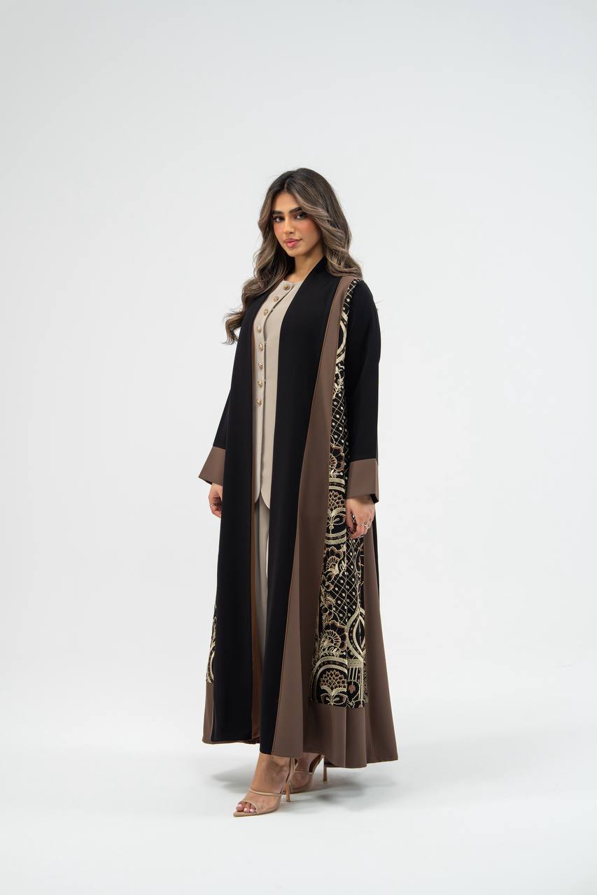 عباية كريب باللون الاسود مع تطريز. C:6725 black crepe