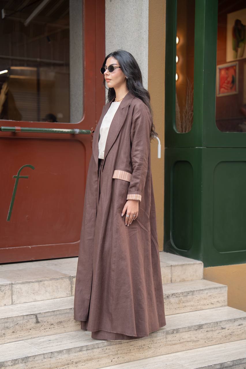 Linen abaya in brown. C:6777