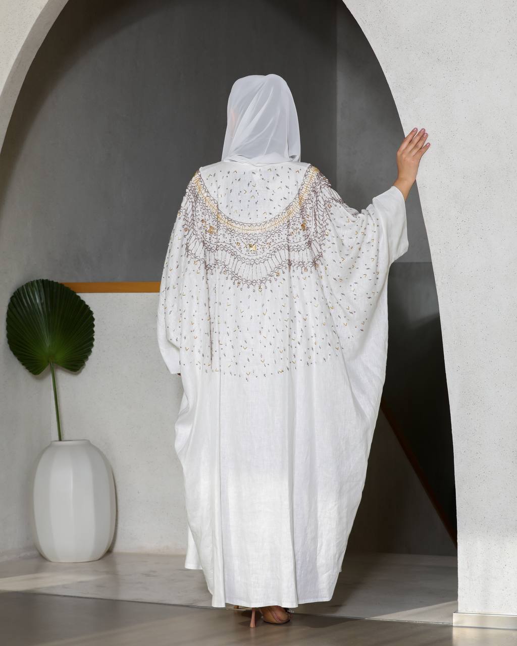 عباية بشت بخام كريب ابيض مع شك يدوي C:6361 White