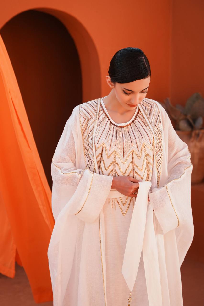 Bisht made of burlap and white linen dress with embroidery C: 6606 (Free size)
