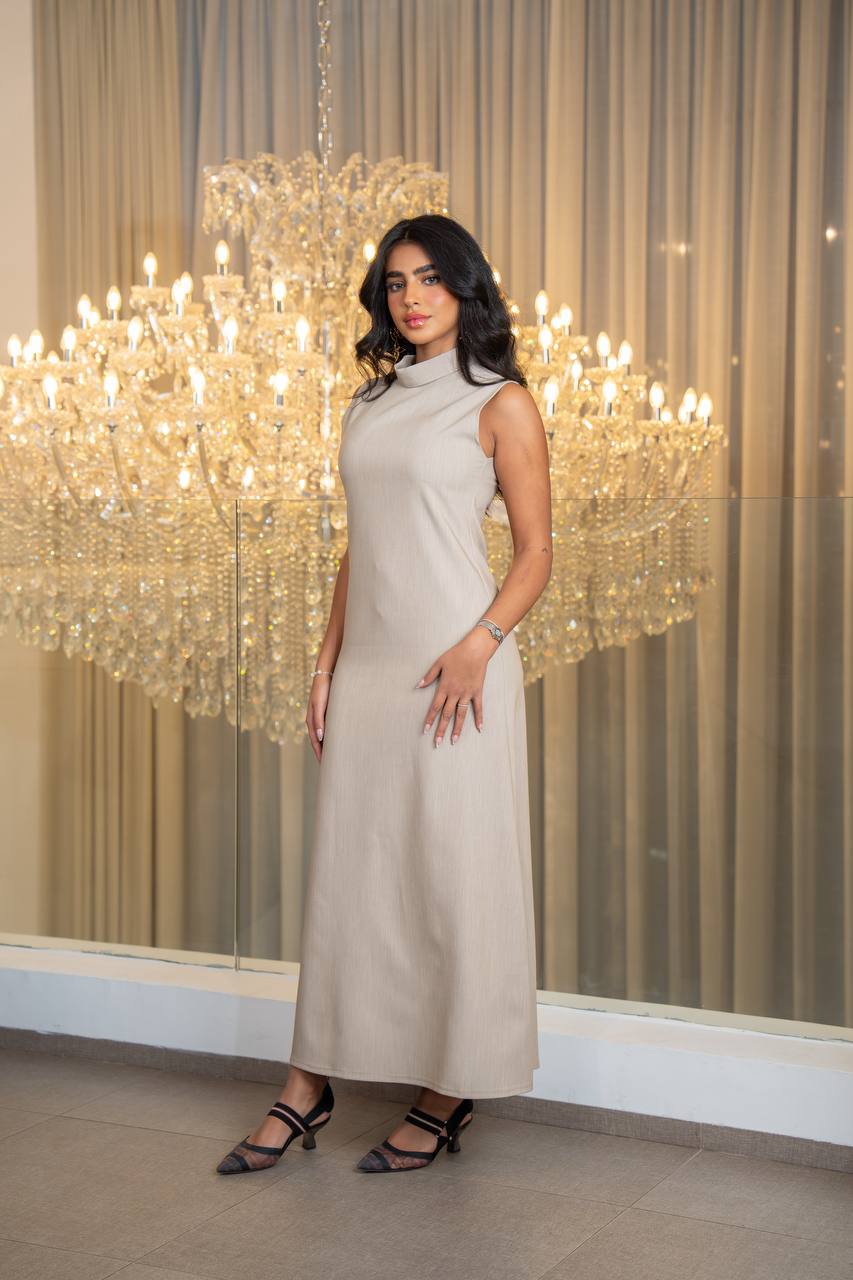 Light beige crepe dress. C:218