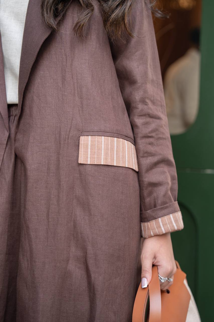 Linen abaya in brown. C:6777
