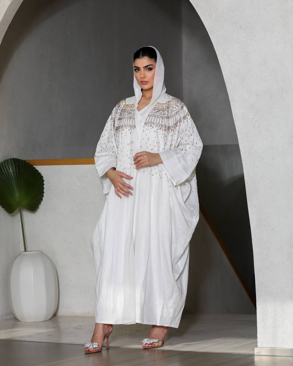 عباية بشت بخام كريب ابيض مع شك يدوي C:6361 White
