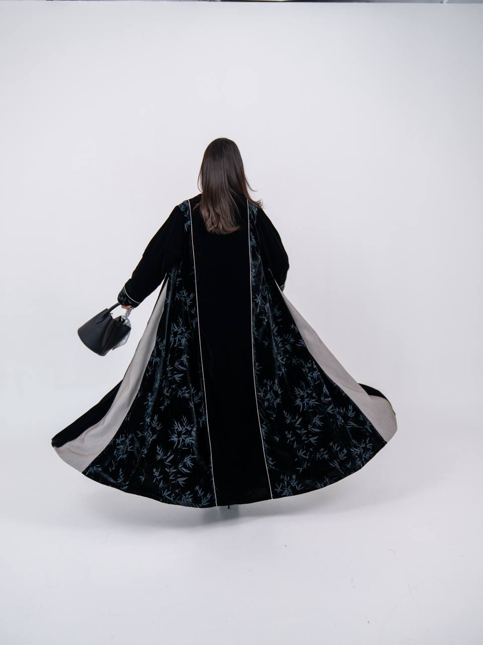 Velvet abaya with crepe, in black. C:6740