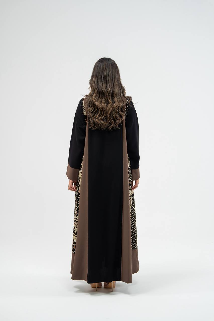 عباية كريب باللون الاسود مع تطريز. C:6725 black crepe