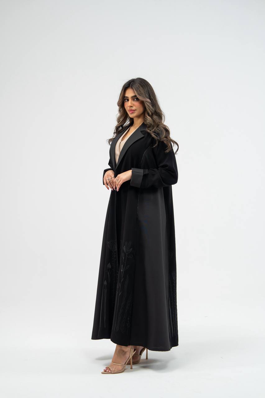 عباية بخام كريب باللون الاسود مع تطريز . C: 6712 black crepe